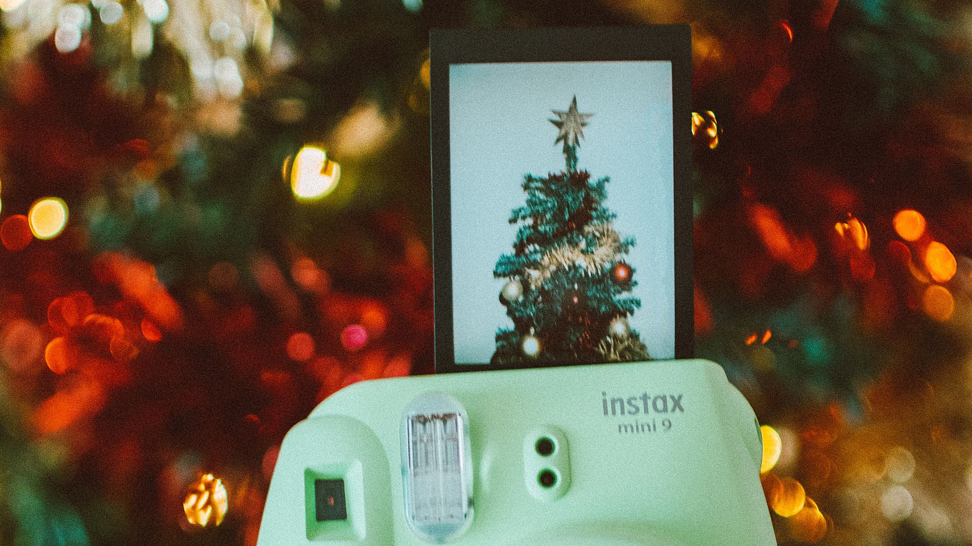 Polaroid nebo Instax na vánoční večírek? O zábavu postaráno